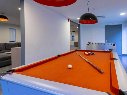 bookmyuniroom student homes 2 bed apartmetn games area green wood court southampton uk