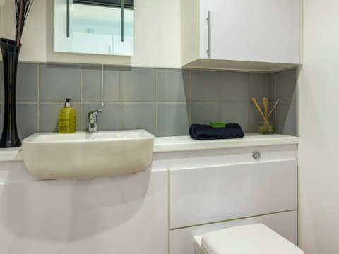 bookmyuniroom student accommodation 1 bedroom apartment washroom view the court yard southampton uk