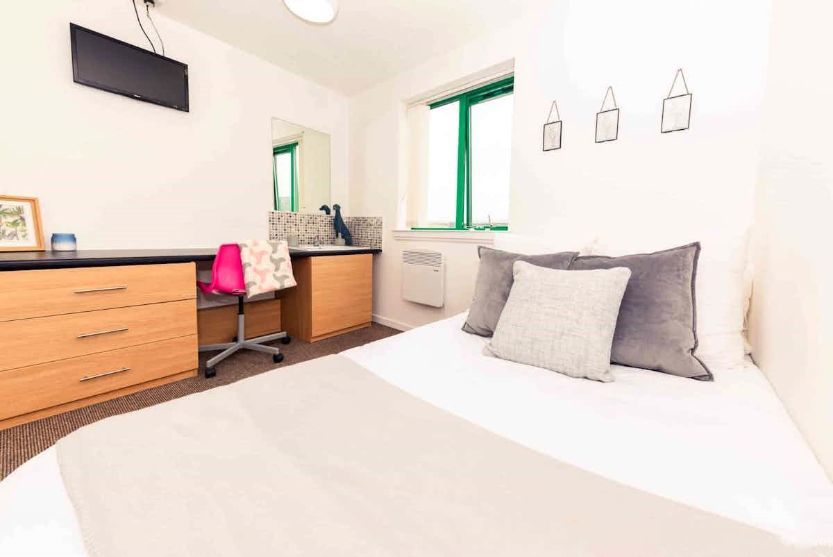 bookmyuniroom student Accommodation ensuite  X1 Borden Court  Liverpool UK